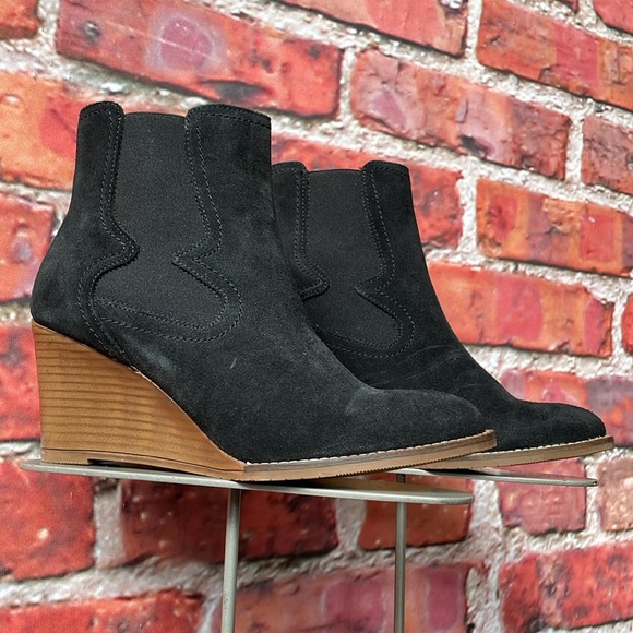 Black Suede Andre Assous Palmer Wedge Chelsea Western-Style Booties - Picture 4 of 17
